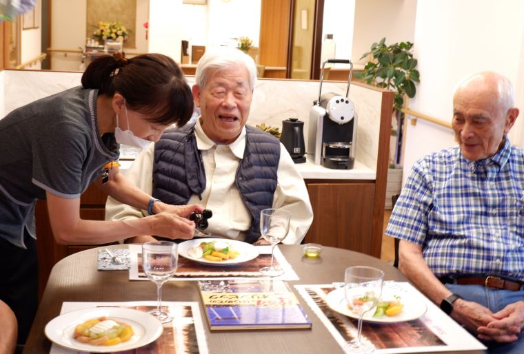 召しあがって頂く直前に、小豆島のオリーブオイルをひと回ししてフレッシュな香りをお届けしました。