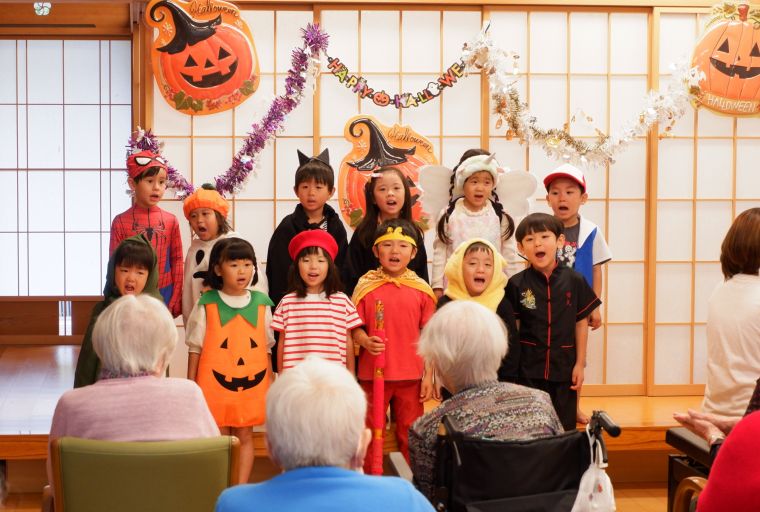 元気な園児たちとのハロウィン