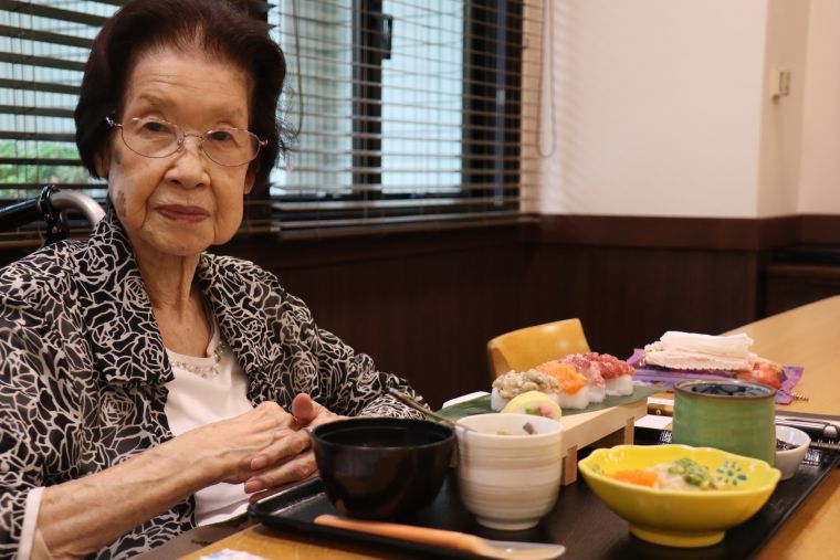 「まさかお寿司が食べられるなんて思いませんでしたよ。また長生きできそうよ。」と嬉しい笑顔をいただきました☺